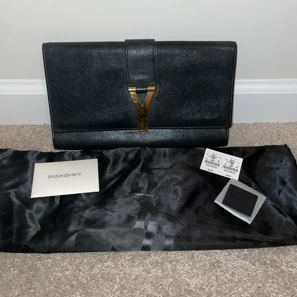 💕💕Pre-loved YSL Y-Ligne Classic Black Clutch with Gold Hardware! 👛